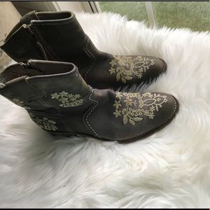 Miz Mooz boots